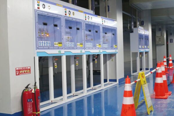Ultra-High Purity CDS and CDM Chemical Delivery and Dilution for Semiconductor Manufacturing (8) Ultra High Purity Diaphragm Valves and Pressure Regulators for Reliable Ultra High Purity Liquid Chemical Handling Systems